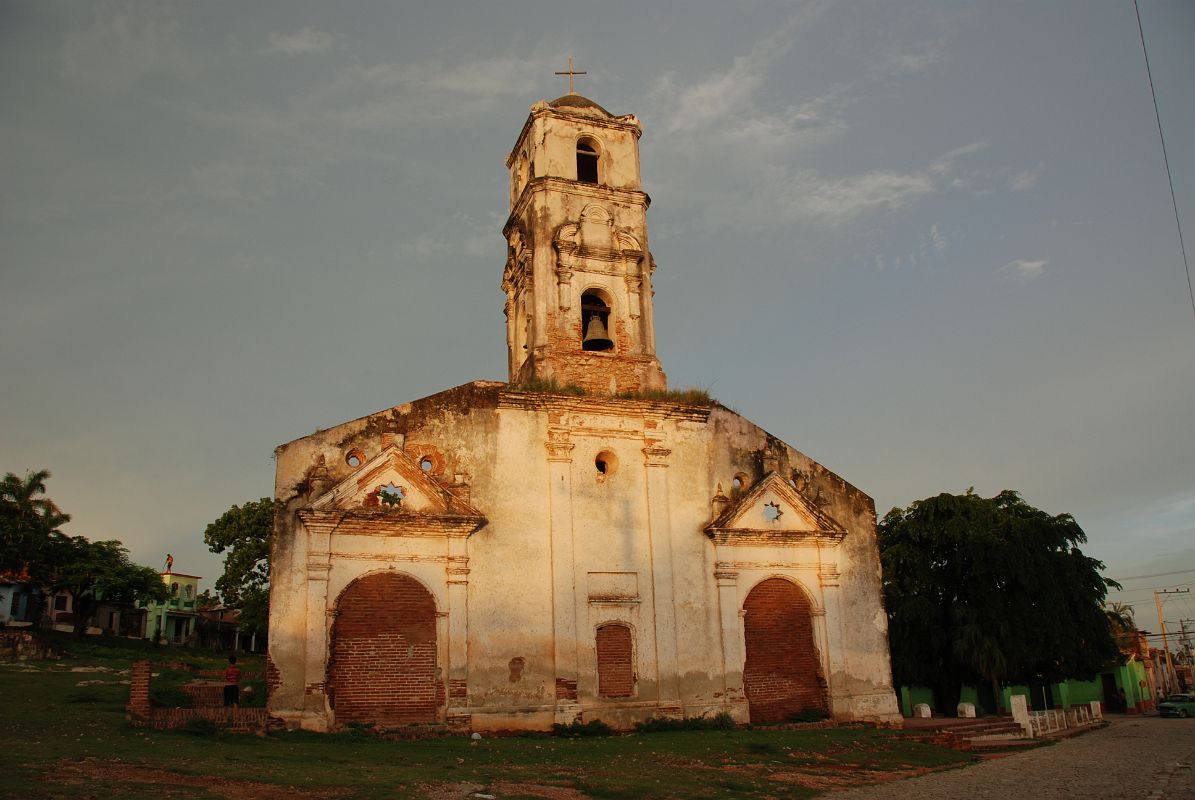 14 Cuba - Trinidad - Iglesia de Santa Ana church
